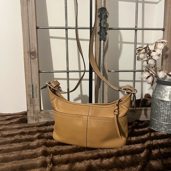 Coach Vintage Hobo - Picture 2 of 11